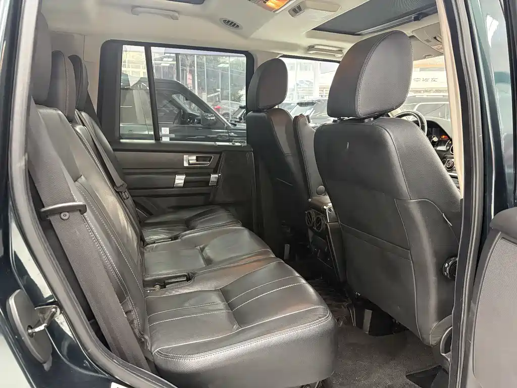 Land Rover Discovery 2015 — фото 26