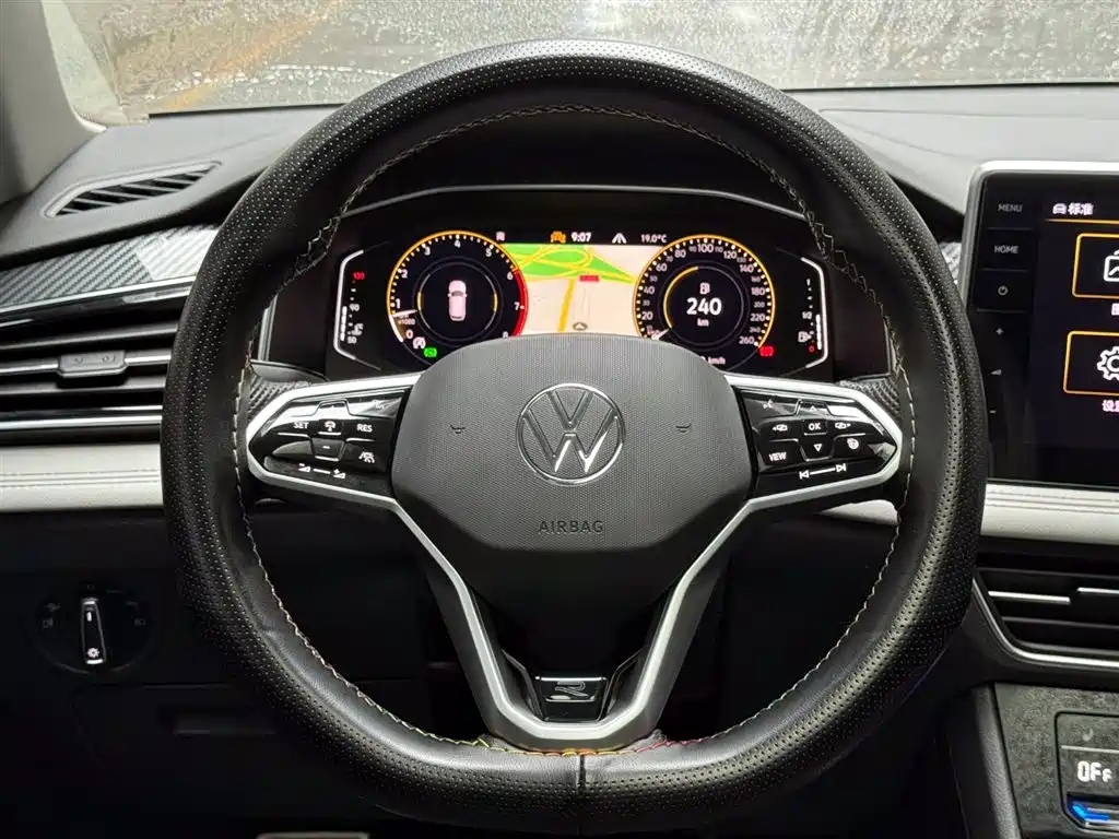 Volkswagen Tiguan L 2023 — фото 12
