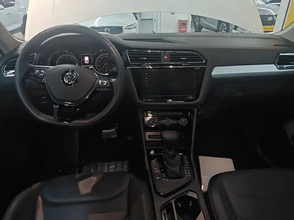 Volkswagen Tiguan L 2020 — фото 10