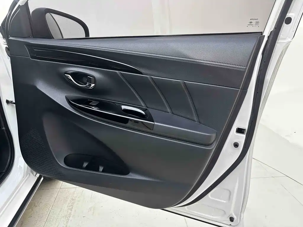 Toyota Yaris L 2022 — фото 23