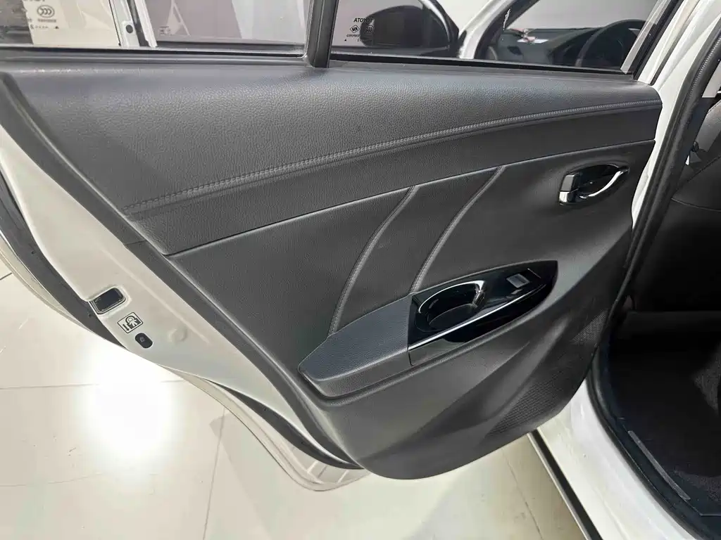 Toyota Yaris L 2022 — фото 20