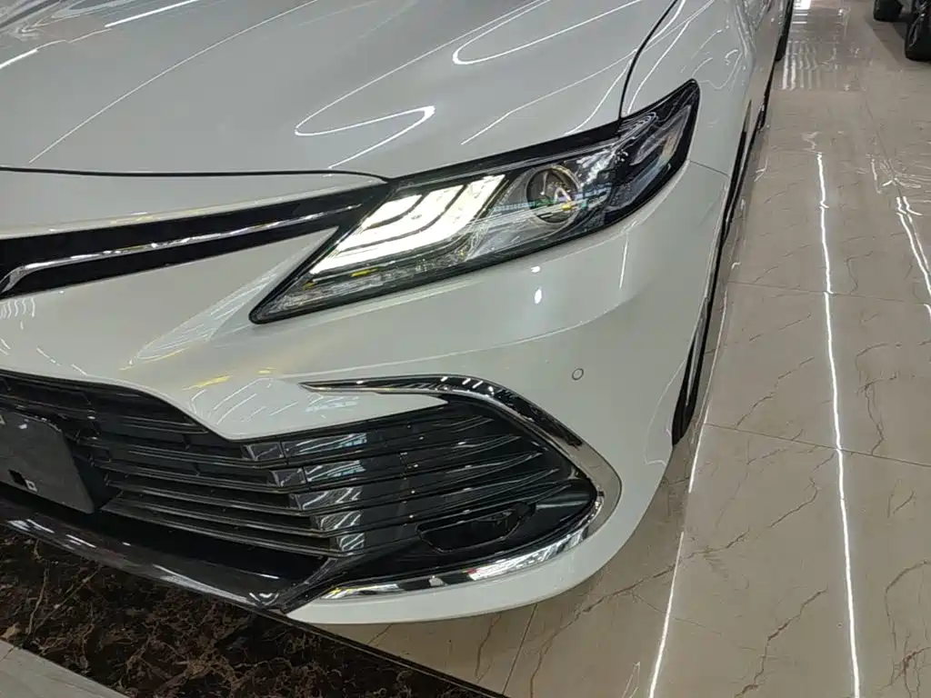 Toyota Camry 2023 — фото 24