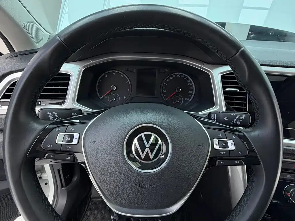Volkswagen T-Roc 2022 — фото 9