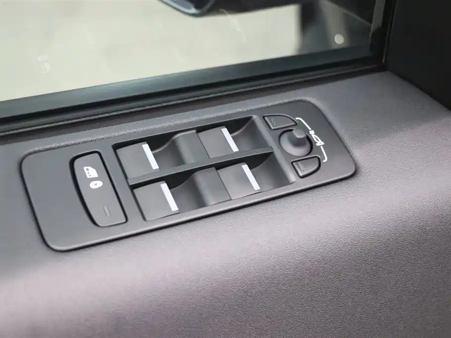 Land Rover Discovery Sport 2024 — фото 11