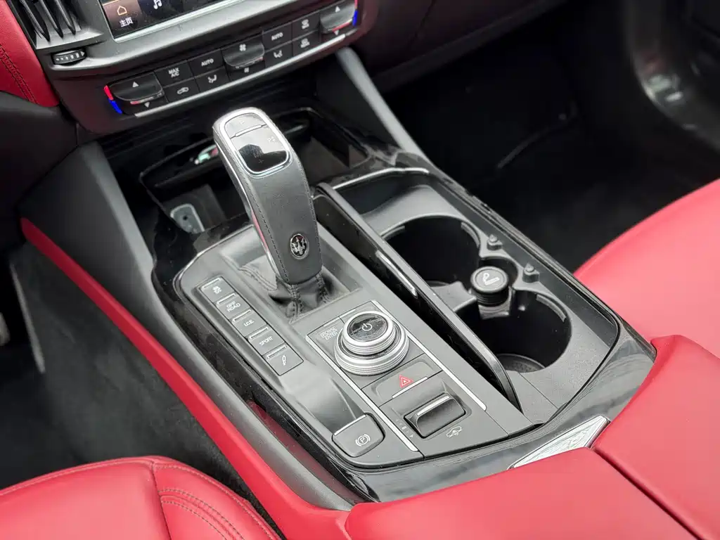 Maserati Levante 2021 — фото 11