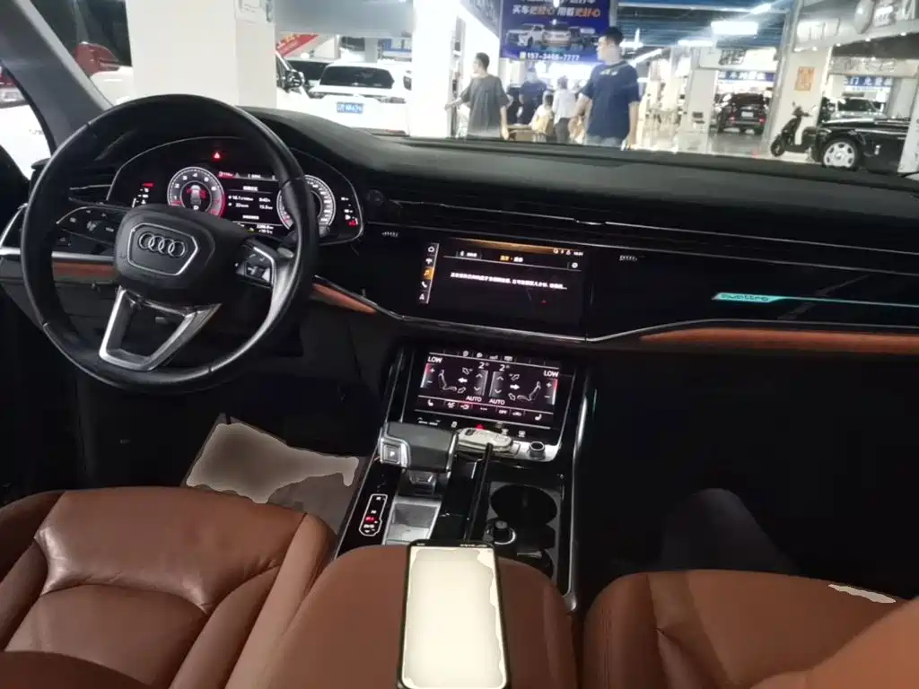 Audi Q7 2020 — фото 10