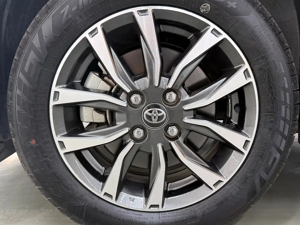 Toyota Yaris L 2022 — фото 20