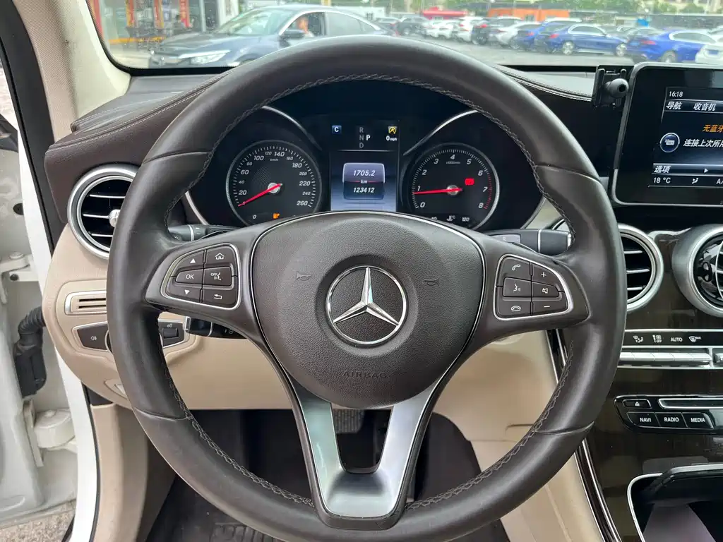 Mercedes-Benz GLC 2017 — фото 14