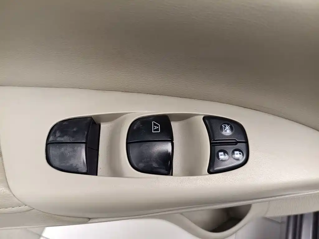 Nissan Sylphy 2012 — фото 9