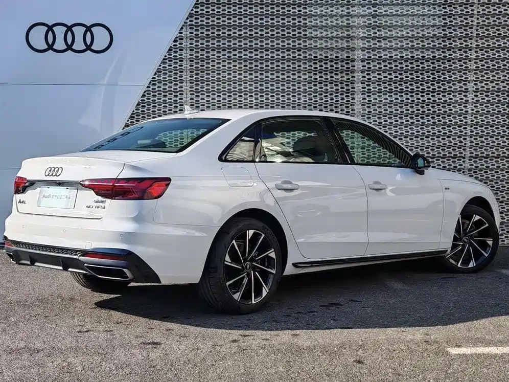 Audi A4L 2023 — фото 4