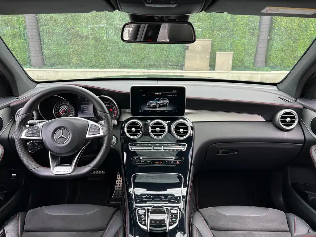 Mercedes-Benz GLC AMG 2018 — фото 15