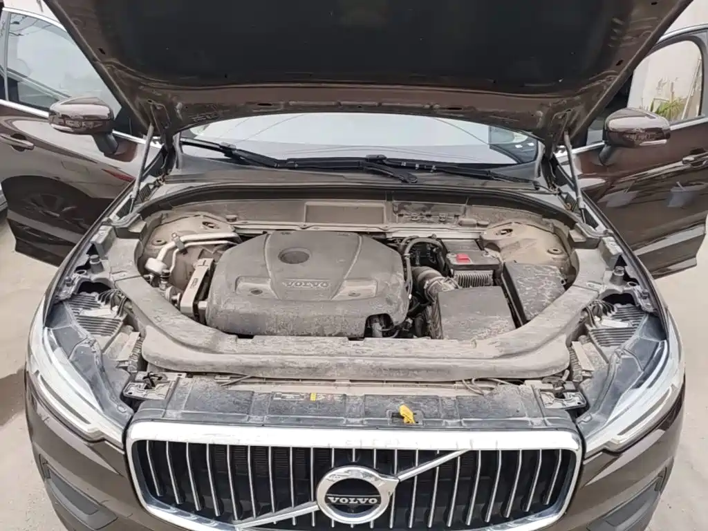 Volvo XC60 2018 — фото 20