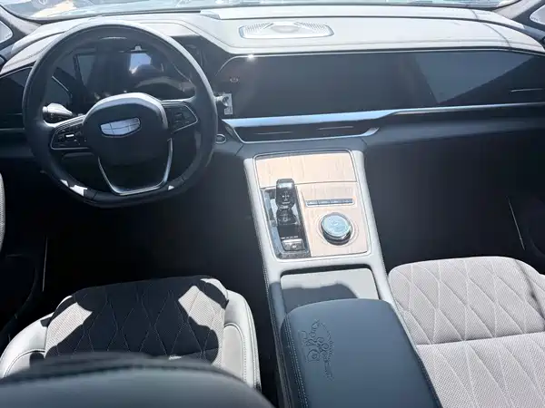 Geely Xingyue L 2025
