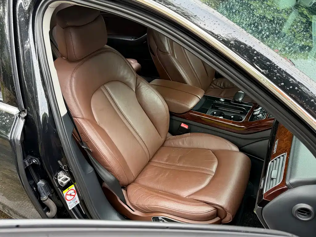 Audi A8 2011 — фото 21