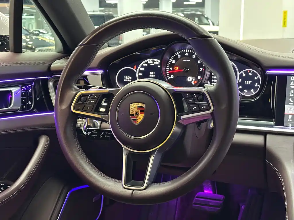 Porsche Panamera 2018 — фото 16