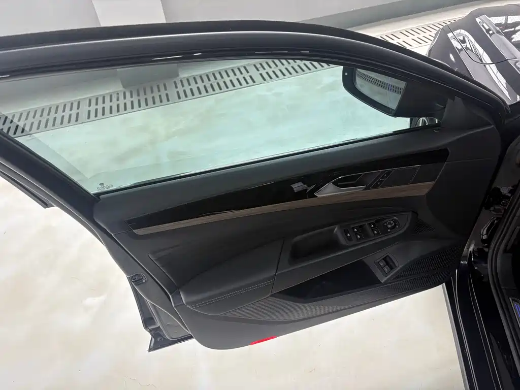 Volkswagen Passat New Energy 2020 — фото 11