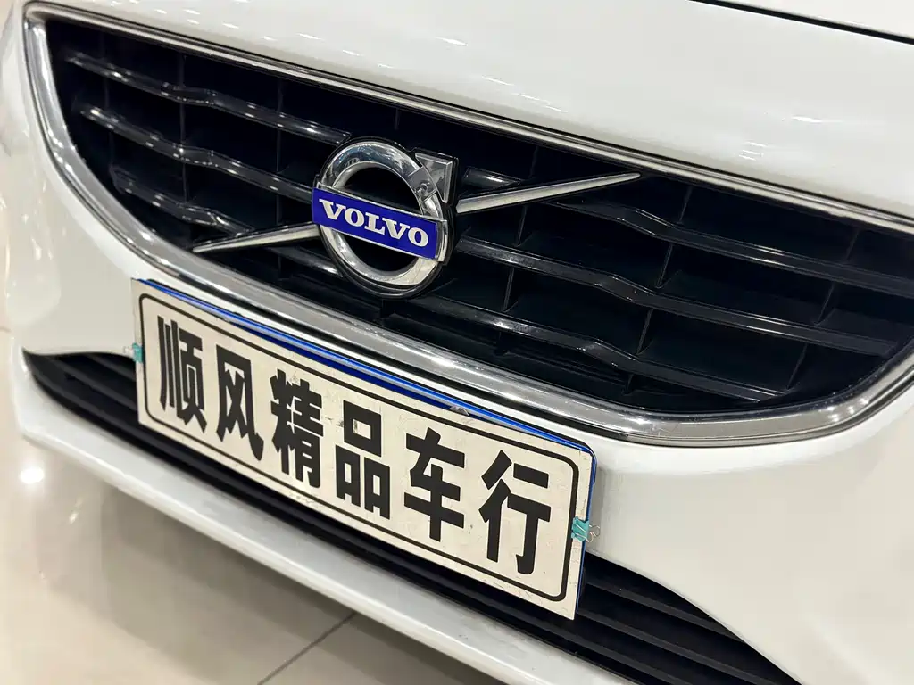 Volvo V40 2016 — фото 21