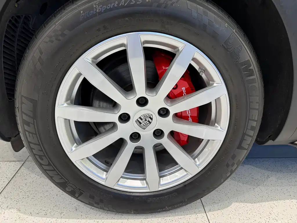 Porsche Cayenne 2018 — фото 11