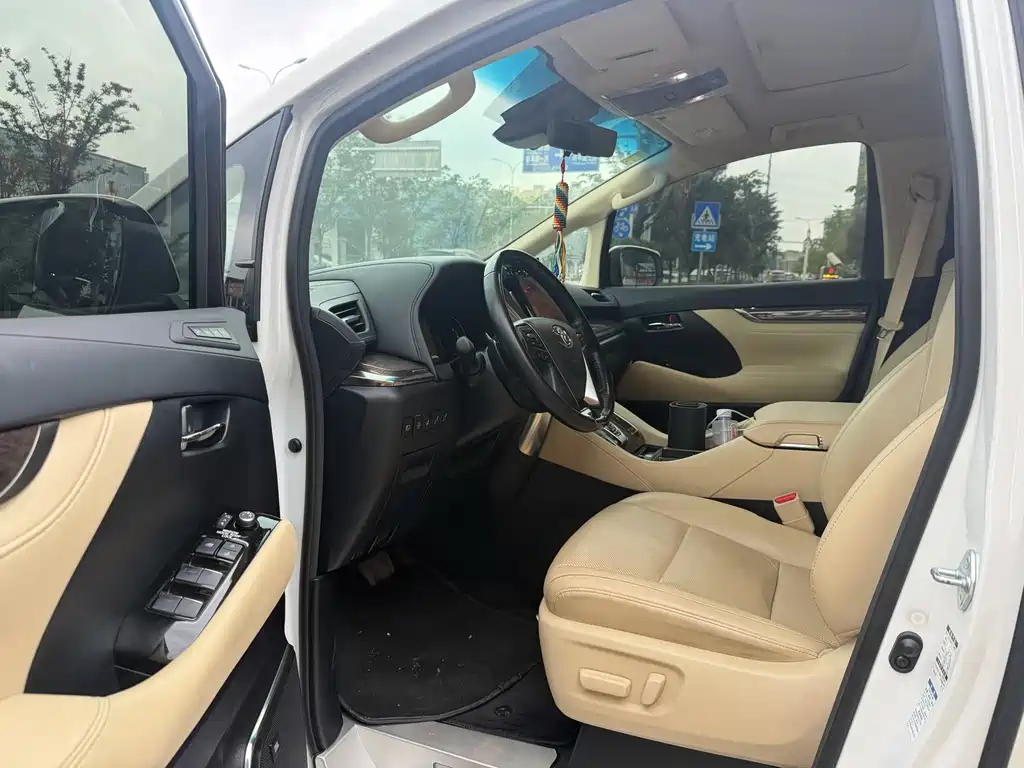 Toyota Alphard 2022 — фото 8