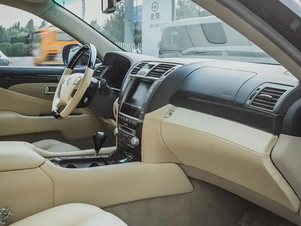 Lexus LS 2011