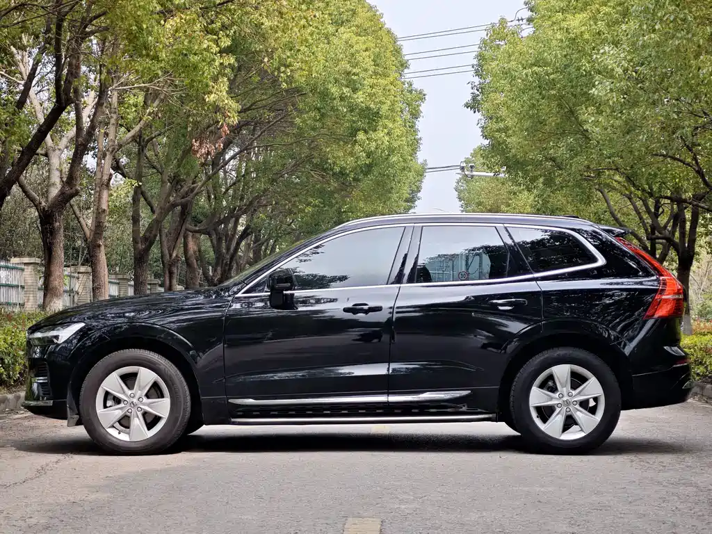 Volvo XC60 2022 — фото 3