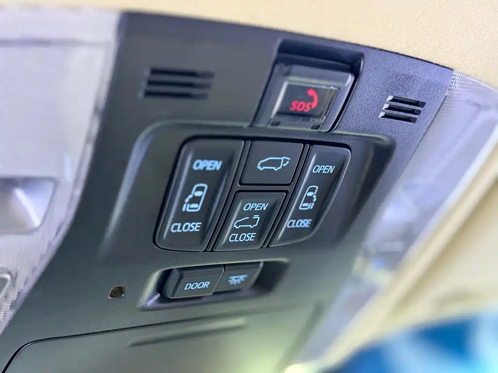 Toyota Alphard 2023 — фото 14