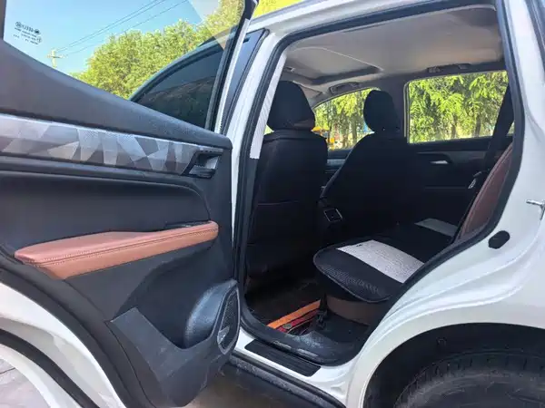 Geely Vision X6 2024