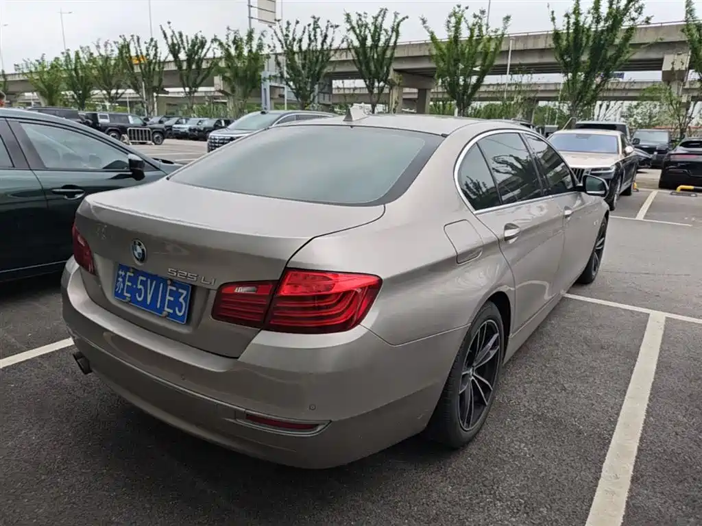 BMW 5 Series 2016 — фото 12