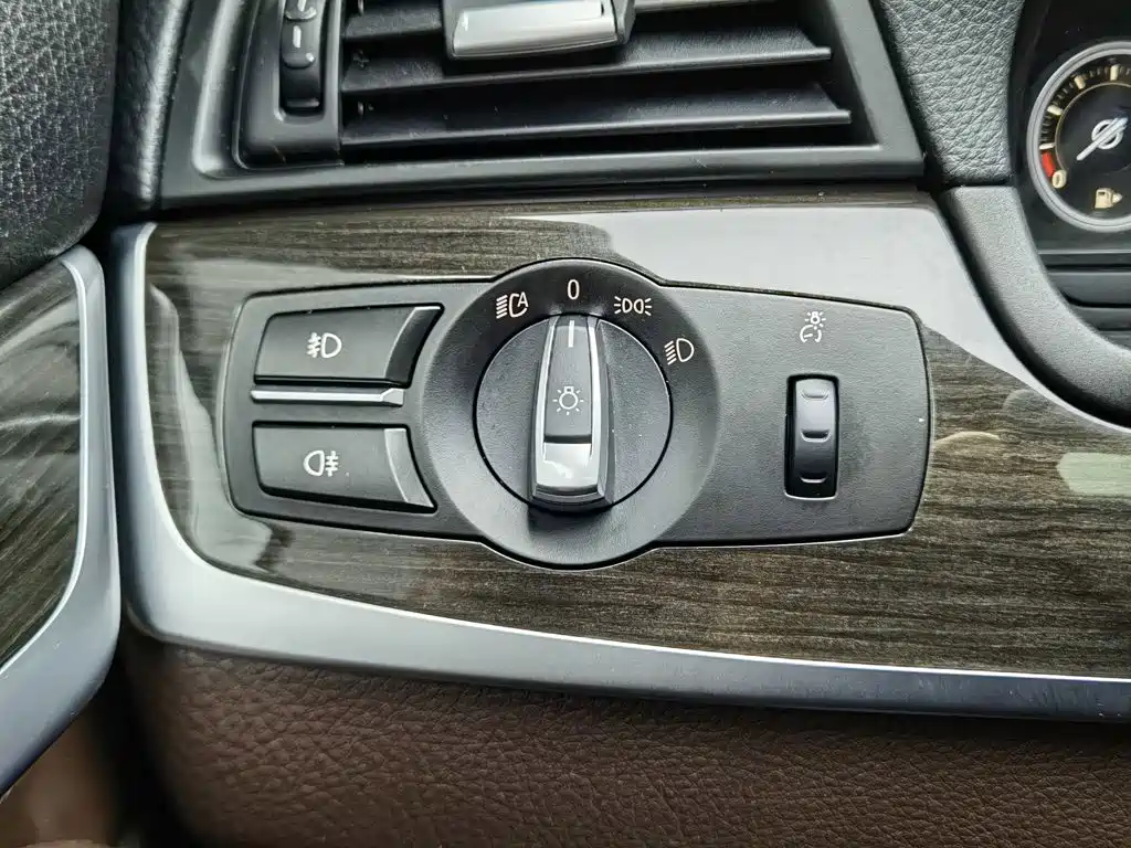 BMW 5 Series 2016 — фото 21