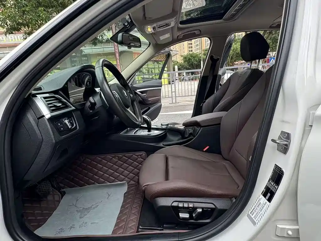 BMW 3 Series 2019 — фото 11