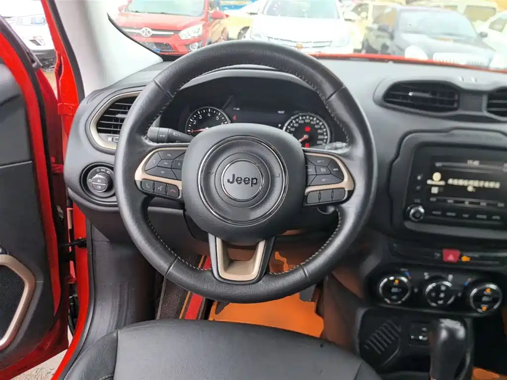 Jeep Renegade 2018 — фото 11