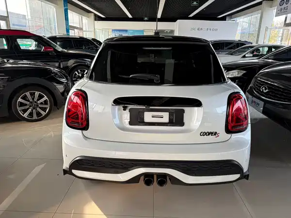 MINI MINI 2023