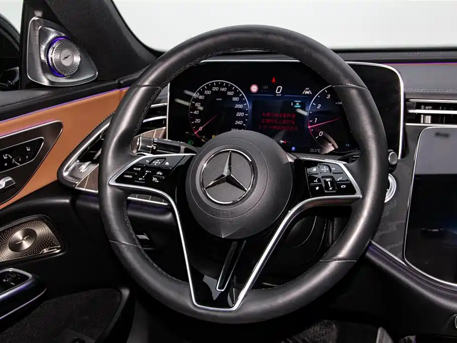 Mercedes-Benz E-Class 2024 — фото 15