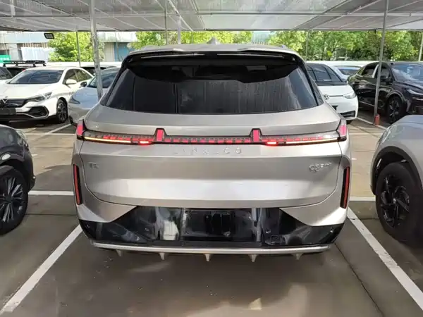 Lynk & Co 08 EM-P 2024