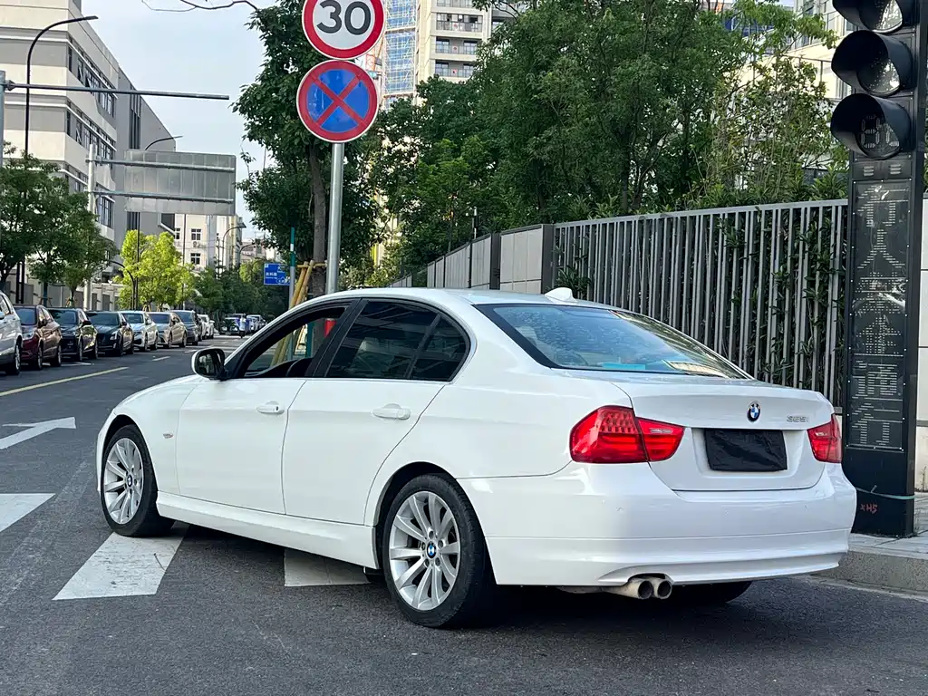 BMW 3 Series 2010 — фото 4