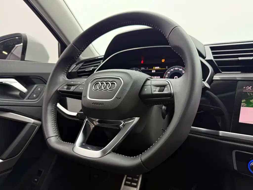 Audi Q3 2021 — фото 11
