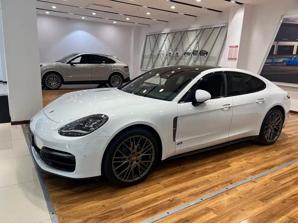 Porsche Panamera 2023