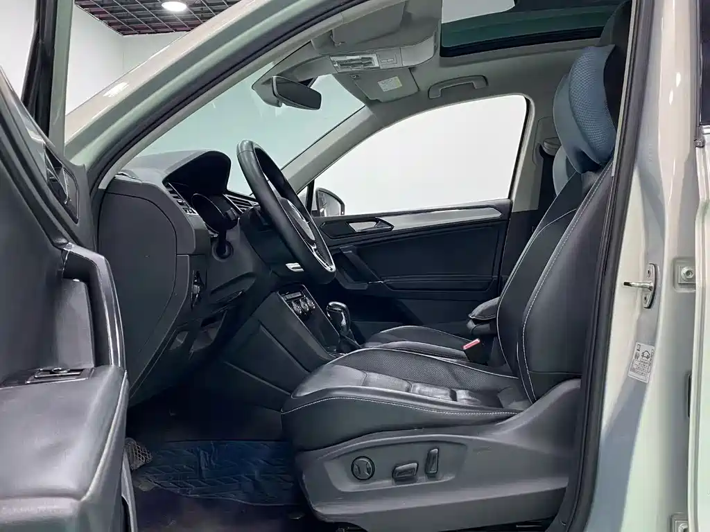 Volkswagen Tiguan L Plug-In Hybrid 2020 — фото 4