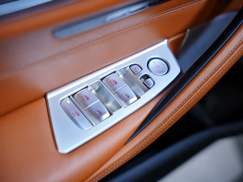 BMW M5 2021 — фото 18
