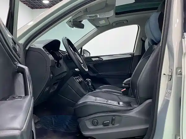 Volkswagen Tiguan L Plug-In Hybrid 2020