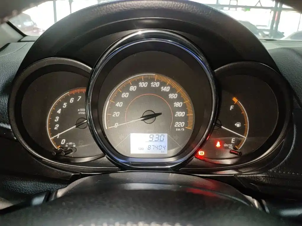 Toyota Yaris L 2021 — фото 12