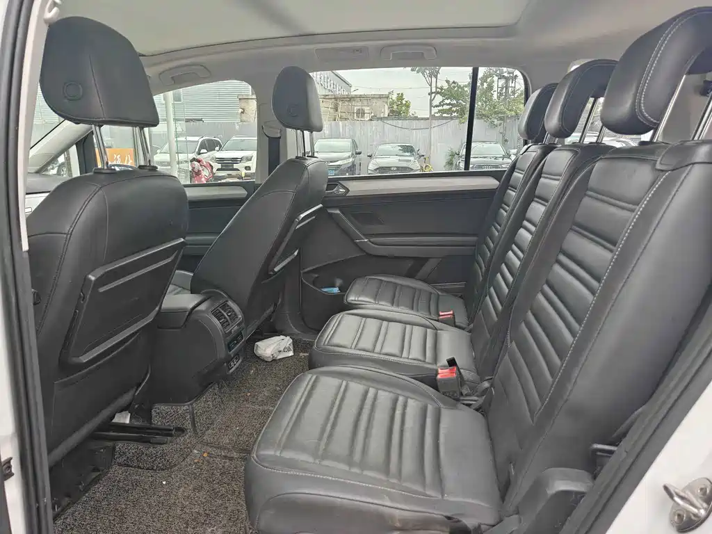 Volkswagen Touran 2018 — фото 14