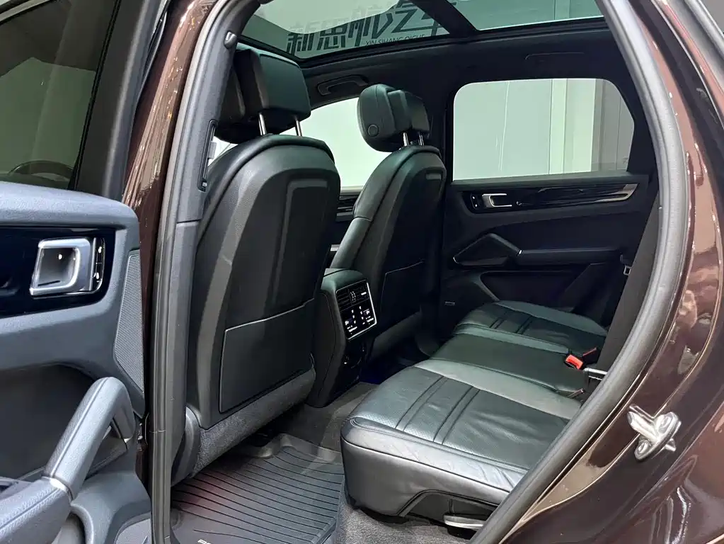 Porsche Cayenne 2018 — фото 11