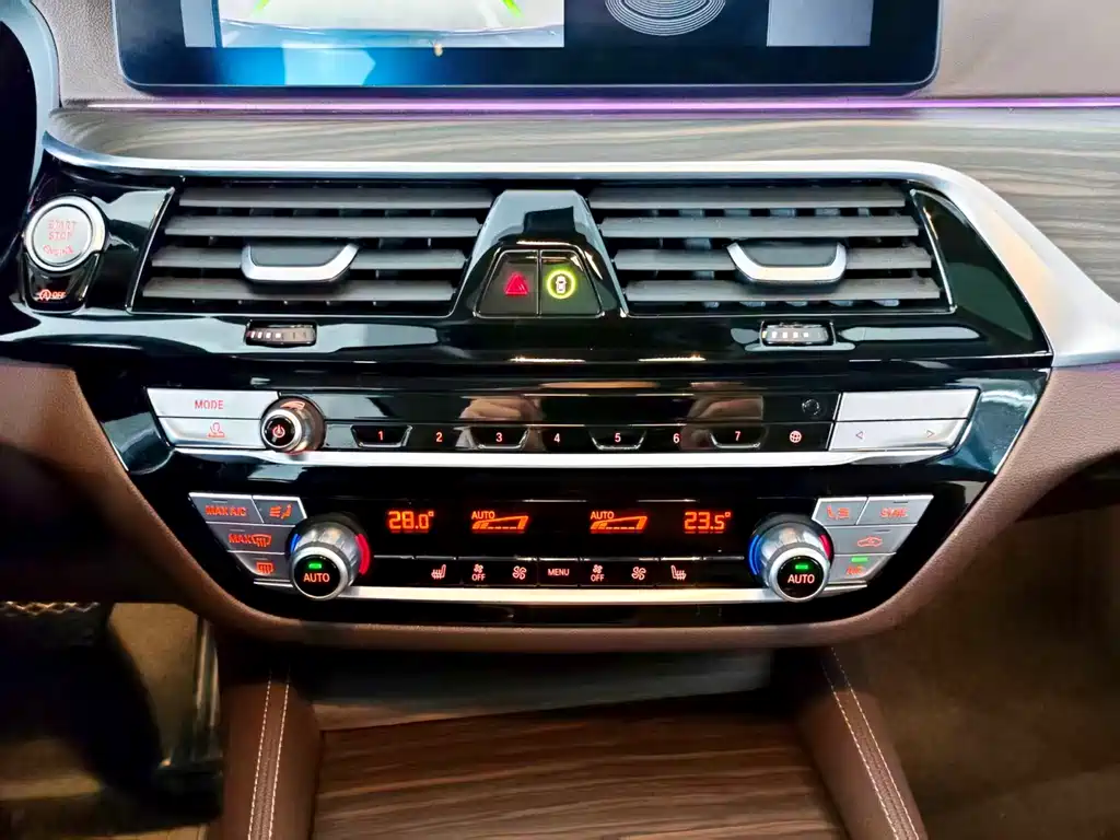 BMW 5 Series 2023 — фото 13