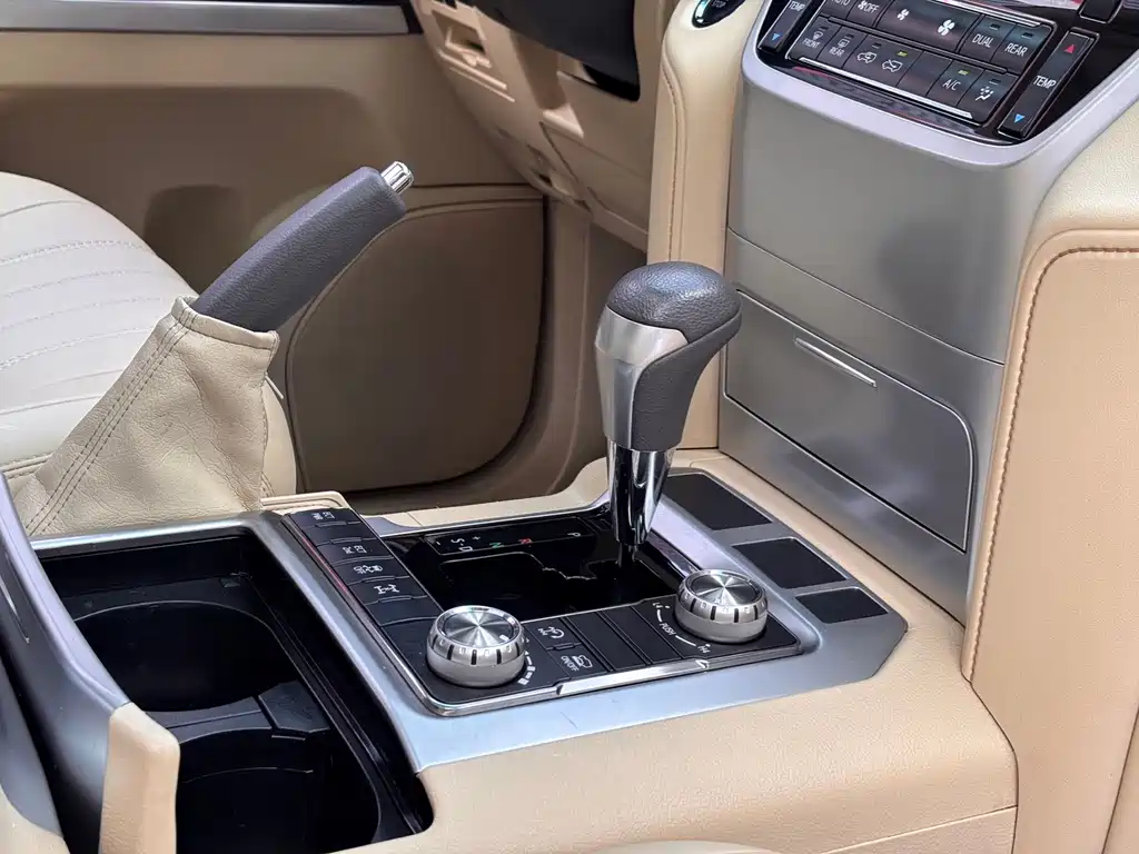 Toyota Land Cruiser 2017 — фото 9