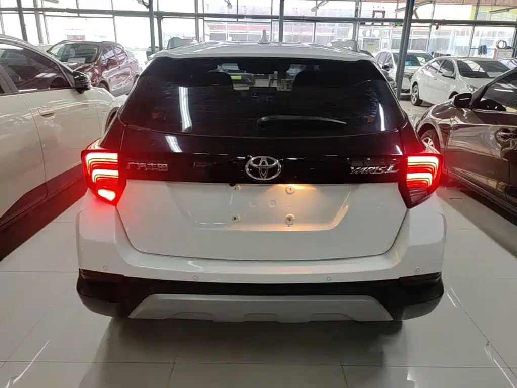 Toyota Yaris L 2021
