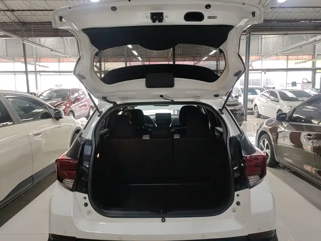 Toyota Yaris L 2021 — фото 19