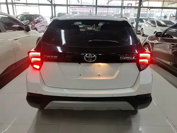 Toyota Yaris L 2021