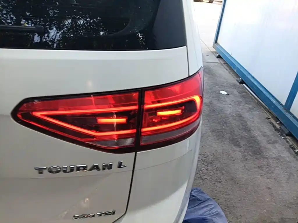 Volkswagen Touran 2017 — фото 8