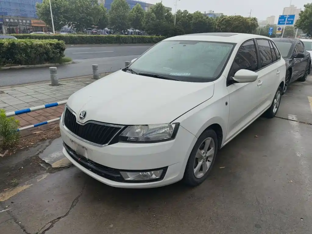 Skoda Rapid Spaceback 2015